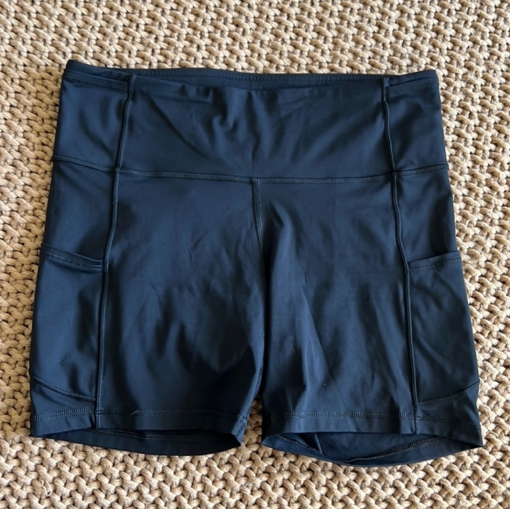 LULULEMON Fast and Free 6" black bike shorts Sz 10